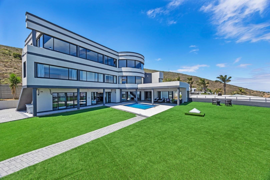 8 Bedroom Property for Sale in Plattekloof Western Cape